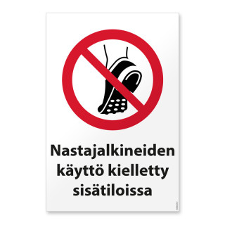 Nastajalkineiden käyttö sisätiloissa kielletty ISO 7010 merkki kylttinä tai tarrana koossa 20x30 cm.