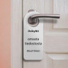 Ovikyltti ripustettuna ovenkahvaan